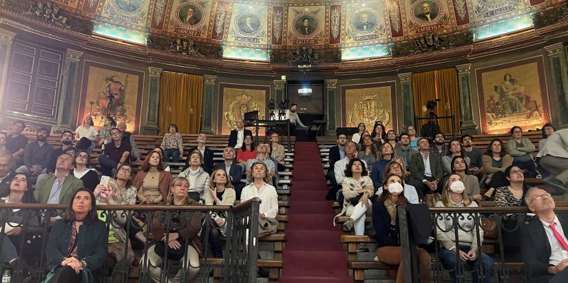 Reunión en el Ilustre Colegio Oficial de Médicos de Madrid.