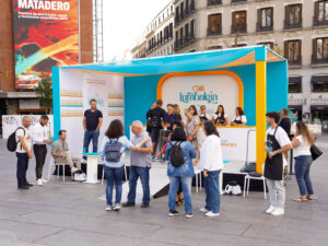 El Colegio ha instalado en Callao el “Café Lumbalgia”, para concienciar a la sociedad sobre esta dolencia