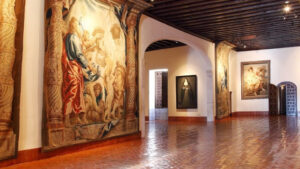 Entre otras obras de arte, el Monasterio atesora una rica colección de tapices de Rubens