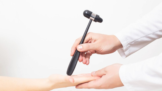 La distonía hace que los músculos se contraigan de manera involuntaria