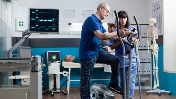 Uno de los ejes principales de la Fisioterapia en Salud Mental es la promoción de actividad física y ejercicio, con el objetivo de mejorar la condición de estos pacientes